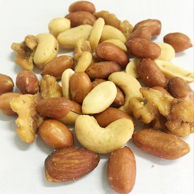 Грецкие орехи миндалин анакардии естественного здорового не соли моря GMO хрустящего смешанные чокнутые