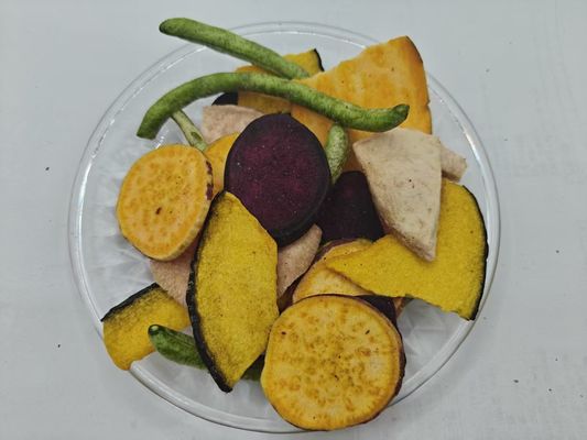 Фруктовые и овощные чипсы с фруктовыми и овощными чипсами