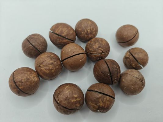Вкусные натуральные орехи макадамии из пластиковых пакетов