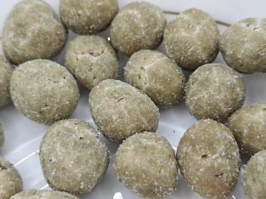 Питательные, вкусные, высокобелковые арахисы с морскими водорослями в оптовой упаковке.