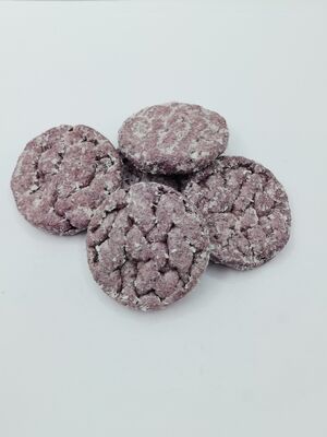 Натуральные рисовые лепешки со вкусом сладкого картофеля фиолетового цвета с легкой хрустящей текстурой и полезные необжаренные закуски из соевых бобов