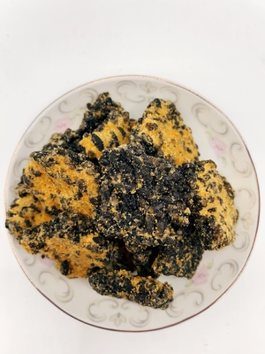 Чёрная золотая губа Соленый яичный желток и свинина Вкус Рисовый крекер смесь Хрустящий рис Жареный рисная корочка