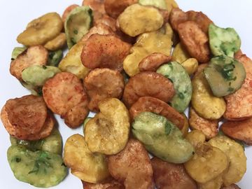Смешанная фасоль Fava широкая откалывает пряное красочное вкуса карри и морской водоросли хрустящее