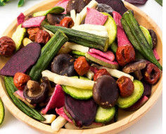 Сладкое замораживание здоровья питания вкуса - высушенный плод овоща плода высушил обломоки