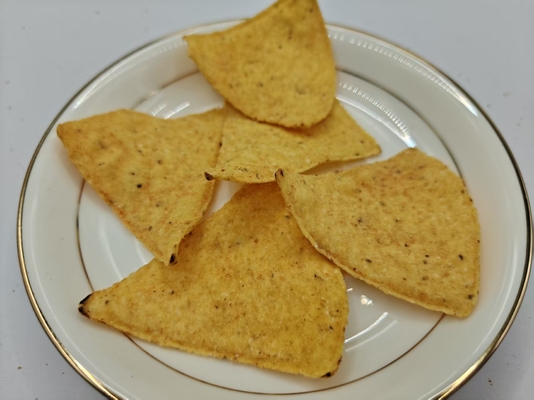 Кукурузные чипсы со вкусом томата для любителей пикантных закусок